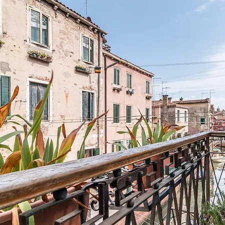 The Venetian Canal View Apartment *